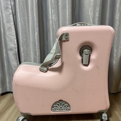 キッズトラベル　子供が座れるキャリーケースの画像
