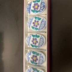 お皿と箸置きの画像