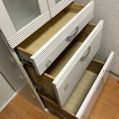 食器棚の画像