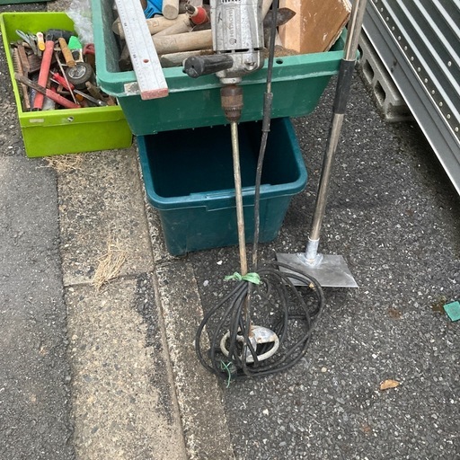 撹拌器　　水平器　鋤簾　　コテ震動ドリル