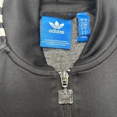 adidas オリジナルス トラックジャケットの画像