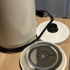 YAMAZEN 電気ケトル 電気ポット 1.5L 大容量 一人暮らし 二人暮らし 自動電源OFF 空焚き防止機能 ふた取り外し可 ワンタッチ操作 2重構造 ホワイト YKPA-1215(W)の画像