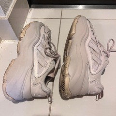 adidas ライトピンク　スニーカーの画像
