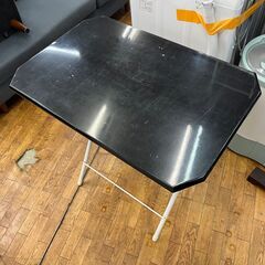 リサイクルショップどりーむ鹿大前店　No.2744　折り畳みテーブル　　黒色の画像