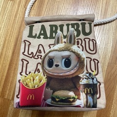 LABUBUキャラクター バッグの画像