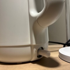 YAMAZEN 電気ケトル 電気ポット 1.5L 大容量 一人暮らし 二人暮らし 自動電源OFF 空焚き防止機能 ふた取り外し可 ワンタッチ操作 2重構造 ホワイト YKPA-1215(W)の画像