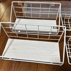 ワイヤーラック　タオル掛け　歯ブラシ立ての画像