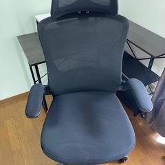 ゲーミングチェア、デスクセットの画像