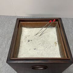 J7Y2299 火鉢 木製 灰付 火箸付 和 煎茶 茶道具 家具 古道具 古物 骨董 古美術 アンティーク レトロ 昭和 年代物 現状の画像