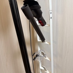 Dyson ダイソン 掃除機（山崎実業　架台付き）の画像