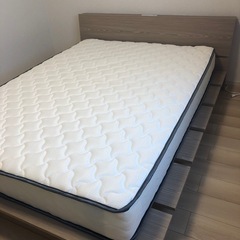 ダブルベッド　　  
マットレス付きの画像