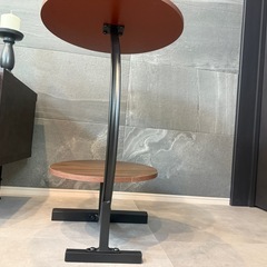 木製丸天板2段テーブルの画像