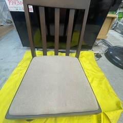 【中古】¥1,000 座椅子　回転式　木製＋ポリエステル 【II111】 の画像