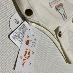 新品タグ付きサロペットの画像