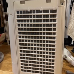 美品　2022年製 Sharp 空気清浄機　KC-J50 の画像