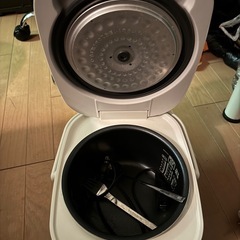 引っ越し整理 収納引き出し・服、帽子掛け・炊飯器セットの画像