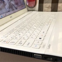 Ａランク美品リノベＰＣ・Ｗｅｂカメラ内蔵/高速ｉ５第三世代/爆速ＳＳＤ２４０ＧＢ/メモリ４GＢ/人気のクロスホワイト/Ｗｉｎ１０/Office2019付/15.6ｲﾝﾁ/無線ＬＡＮ/ＤＶＤ・ＣＤ再生ソフト付の画像