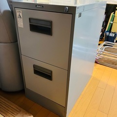 鍵付き ファイルキャビネット