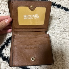 MICHAELKORSミニ財布(ブラウン)の画像