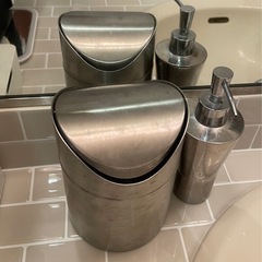 ACTUS 水回りセット　ゴミ箱　ディスペンサーの画像