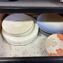 食器　湯呑み　お皿の画像