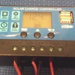 停電、緊急時に　太陽光発電キット15000円　ソーラーパネル　バッテリー　充電コントローラー　の画像