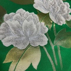 緑に花模様の帯の画像