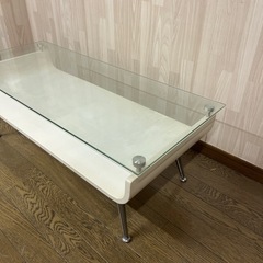 ガラステーブルの画像