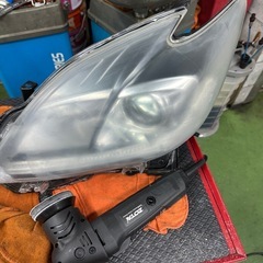 【出張OK】車のヘッドライト黄ばみ・曇り除去／ピカピカに磨きます✨の画像