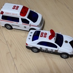 パトカー　救急車　おもちゃの画像