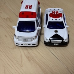 パトカー　救急車　おもちゃの画像