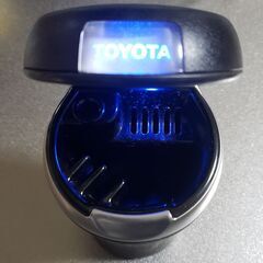 トヨタ純正アクセサリー灰皿(高級タイプLED付き)の画像