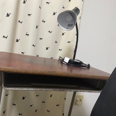 値段下げ‼️テープルと椅子と勉強用ランプセットの画像