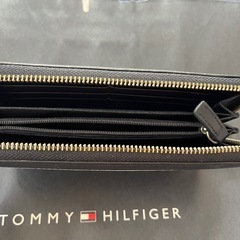 大人気シリーズのCOACHハンドバッグとTOMMY HILFIGERの長財布の2つセットでご提供です☺︎︎の画像