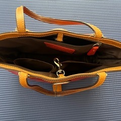 大人気シリーズのCOACHハンドバッグとTOMMY HILFIGERの長財布の2つセットでご提供です☺︎︎の画像