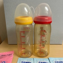 Pigeon ミッキーマウス 哺乳瓶2本セット 240ml プラスティック製の画像