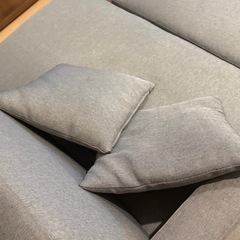 オットマン付きソファーの画像