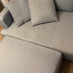 オットマン付きソファーの画像