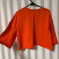 Ｈ＆Ｍ 着丈短めTシャツ オレンジ 8分袖くらいの画像