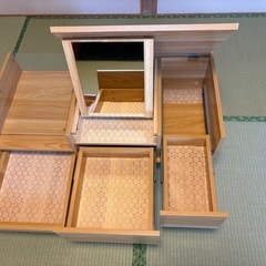 LOWYAドレッサーテーブルの画像
