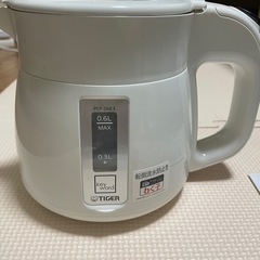 【値下げしました！】TIGER 電気ケトル0.6L 転倒お湯漏れ防止 説明書付きの画像