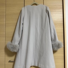 これからの時期に！　3WAYファー付きグレーコートの画像