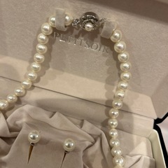 【 取引中】イミテーションパールネックレス、ピアスの画像