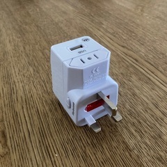 海外変換プラグ マルチアダプター + USB-Aの画像