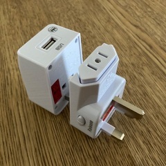 海外変換プラグ マルチアダプター + USB-Aの画像