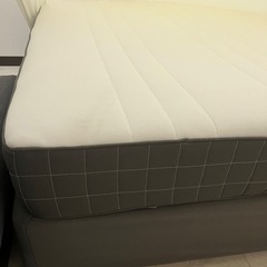 IKEA ダブルベッドの画像