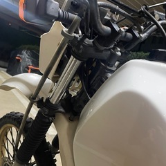 お話し中　バイク　スズキ　SX200R の画像