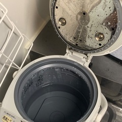 魔法瓶の蓋を閉める音は、彼女と過ごした長い午後の記憶を呼び起こす。湯気の匂いと、ゆっくり流れる時間。そのすべてが、僕には手に入らなかった家庭への憧れに結びついていた。けれど別れはやってきて、残されたのは「普通に使える」魔法瓶だけ。の画像