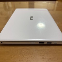ノートパソコン ASUS E203Mの画像