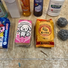 無料で差し上げます。清掃用具 その4 洗剤、ハイター　タワシなどまとめての画像